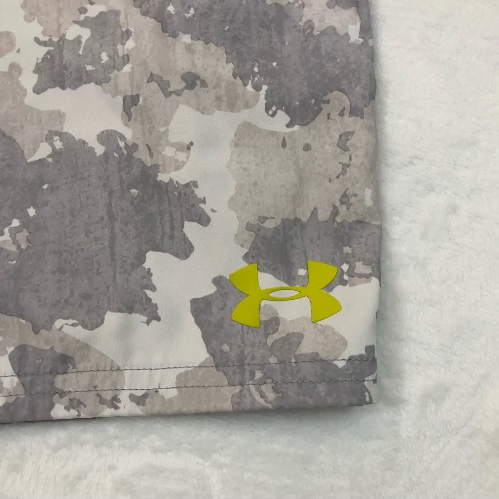 Under Armour Storm HeatGear Loose Snow White Camo Swim Board Shorts Mens 30.